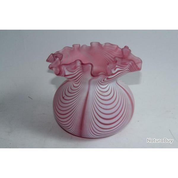 Vase mouchoir Satin Glass Nailsea Angleterre