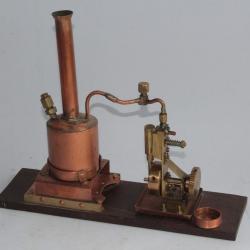 Ancienne machine à vapeur artisanale