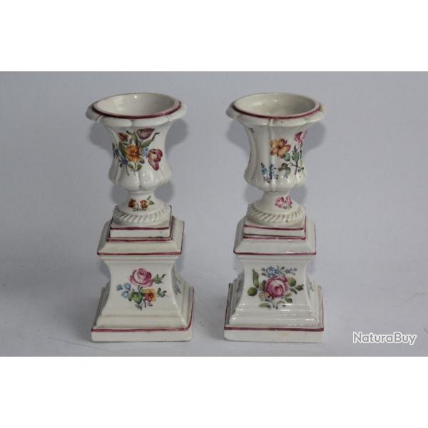 Paire de vases Mdicis porcelaine Mennecy XVIIIe sicle