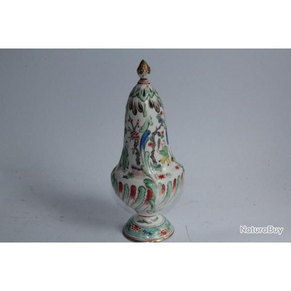 Saupoudreuse porcelaine Chantilly XVIIIe sicle dcor chinois