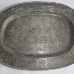 Grand plat étain gravé Suisse XVIIIe siècle