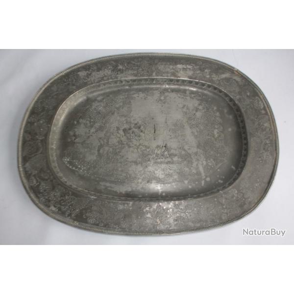 Grand plat tain grav Suisse XVIIIe sicle