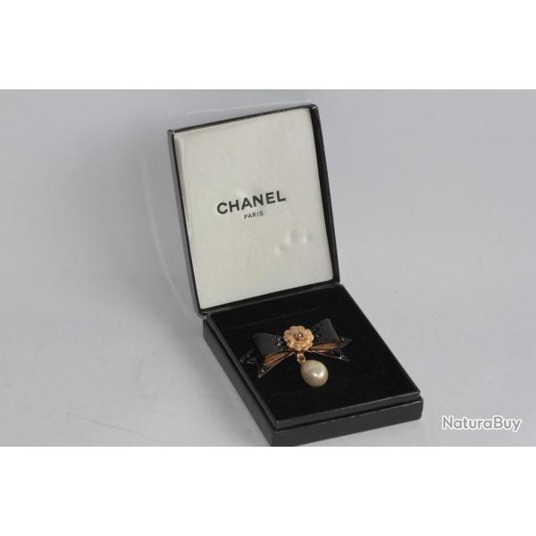 CHANEL Broche maille Ruban au Camlia perle Bijoux