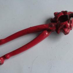 Casse noix et noisettes Lion fonte émaillée