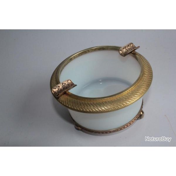 Ancien cendrier opaline blanche France