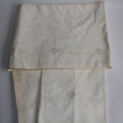 Drap et taies Lin brodés fleurs et monogramme JB Linge ancien