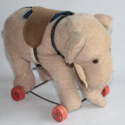 Ancien jouet à tirer Éléphant