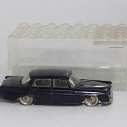 Voiture miniature LEGO Mercedes 220 S + box garage