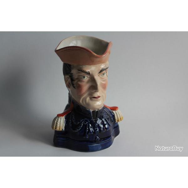 Pichet anthropomorphe Duc Wellington toby jug