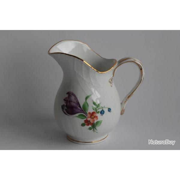 Pot  crme porcelaine KPM Berlin Allemagne Fleurs papillon