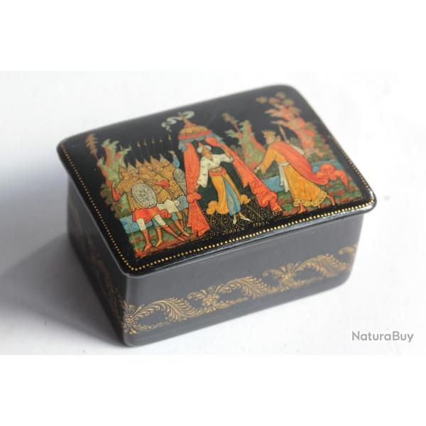Bote laque Russe Palekh Golden Cockrel Olga Kolygina 1993