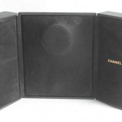 CHANEL Écrin pour collier