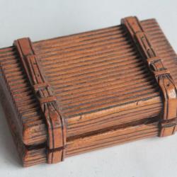 Ancienne boite à timbres bois sculpté