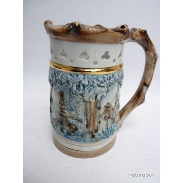 Pichet trompeur Porcelaine ROYAL DUX BOHEMIA Chasse Tchcoslovaquie