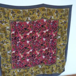 Foulard châle soie GUY LAROCHE Paris accessoires mode