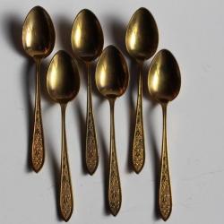 Anciennes petites cuillères à moka Art de la table