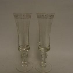 Paire flûtes a champagne décor gravé verres