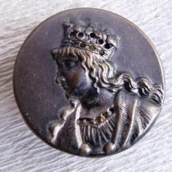 Bouton ancien ajouré