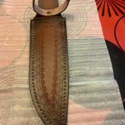 Fourreau en cuir véritable décoré