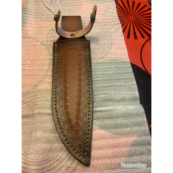 Fourreau en cuir véritable décoré