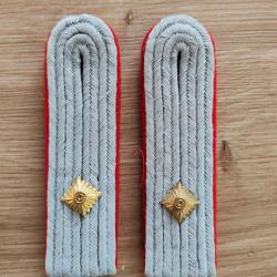 PAIRE DE PATTES D ÉPAULE DE LIEUTENANT DE L ARTILLERIE