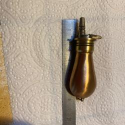 Poire a poudre noir.