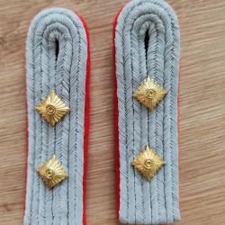 PAIRE DE PATTES D ÉPAULE DE CAPITAINE DE L ARTILLERIE