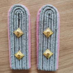 PAIRE DE PATTES D ÉPAULE DE CAPITAINE DES TROUPES BLINDÉES
