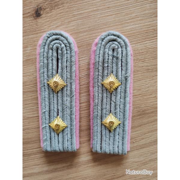 PAIRE DE PATTES D ÉPAULE DE CAPITAINE DES TROUPES BLINDÉES