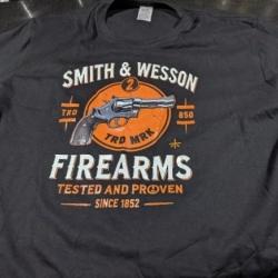 TEE-SHIRT SMITH & WESSON DE TRES BELLE QUALITE COULEUR NOIR