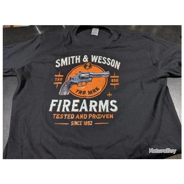TEE-SHIRT SMITH & WESSON DE TRES BELLE QUALITE COULEUR NOIR