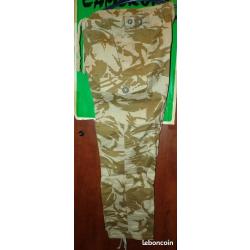 PANTALON DE COMBAT&nbsp; DE L'ARMEE ANGLAISE , TAILLE 44-46 SOIT XL ,COULEUR DESERT&nbsp; , POCHES SUR LES JAM