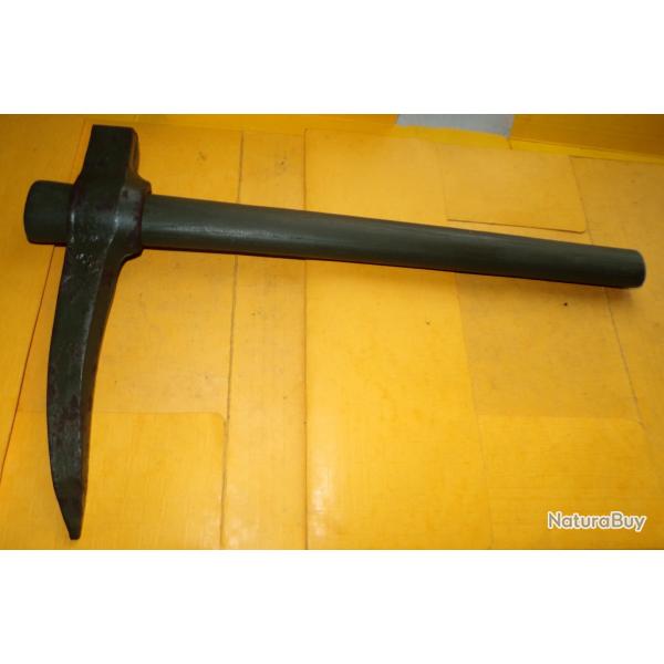 OUTIL : PIC PIOCHE AVEC MARQUAGE ACIER DE L'ARMEE FRANCAISE, LONGUEUR 45 CM POIDS 1,270 KILO   , FAB