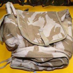 MUSETTE DE L'ARMEE ANGLAIS FIELD PACK CAMOUFLAGE SABLE , AVEC UNE SANGLE PRINCIPALE POUR LE PORT A L