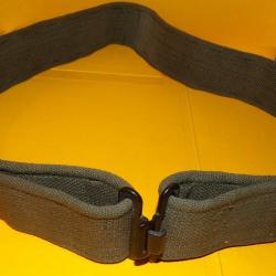 CEINTURON EN TISSU KAKI DE L'ARMEE BELGE ( a confirmer ) LONGUEUR 95 CM IL RESTE ENCORE 10 CM  ,  VE