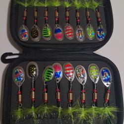Etui de 16 cuillères avec plumes pour la pêche du carnassier neuf
