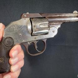 Revolver Iver Johnson hammerless 38 sw