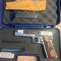 Smith & Wesson SW1911 E Series cal .45 ACP STAINLESS
