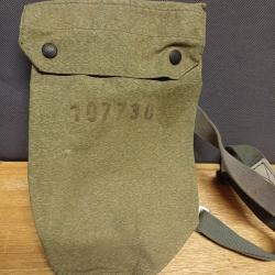 Ancienne housse - étui militaire pour masque à gaz de l'armée suisse