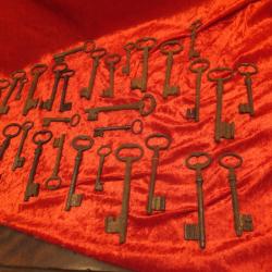 Rare Lot De Clés Anciennes Fer Forgé Château Antique Key                                         (3)