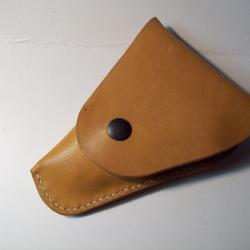 petit étui cuir pour pistolet 6,35 pour gaucher