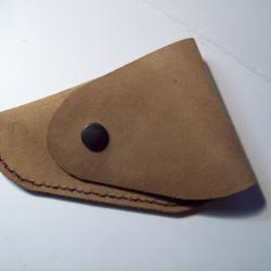 petit étui cuir pour pistolet 6,35 pour gaucher cuir coté chair