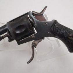 beau révolver calibre 320 Long de 12 cm ( pas vu de poinçon ) parfait état