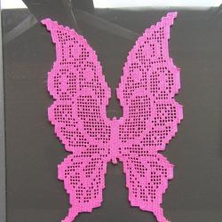 Papillon rose, napperon crochet filet. Décoration textile linge de table fait main neuf .