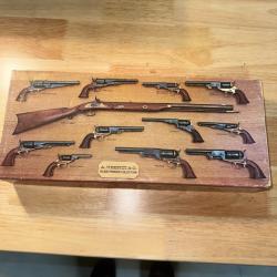 BOITE VIDE POUR REVOLVER UBERTI POUDRE NOIRE 1858 NEW ARMY CALIBRE 44