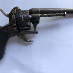 gros revolver à broche à 12 coups