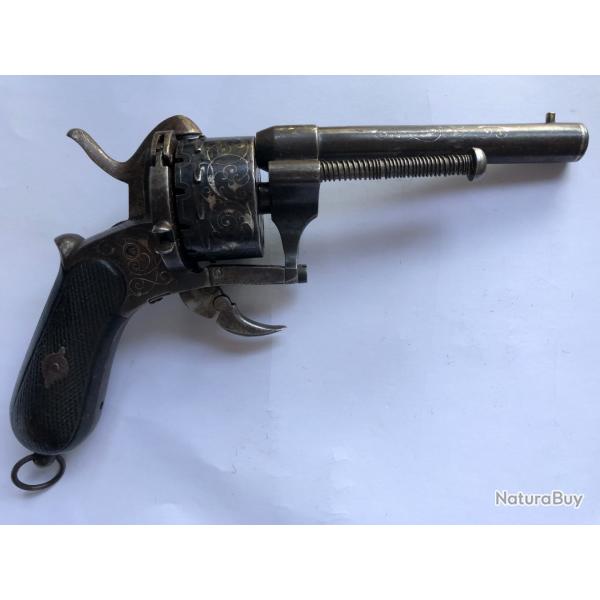 gros revolver  broche  12 coups
