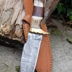 Beau Couteau Bowie Damas Lame 256 Couches Manche Bois de Cerf & Bois Etui Cuir Fabric Artisanale