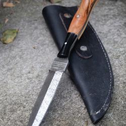 Couteau de Chasse Dague Damas Lame Acier 256 Couches Manche Bois/Résine Fabric Artisanale Etui Cuir