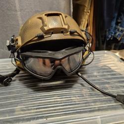 Casque complet d'airsoft (casque, visière + casque anti bruit amplificateur de son)